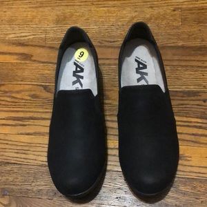 Anne Klein Sport shoes NWB size 9